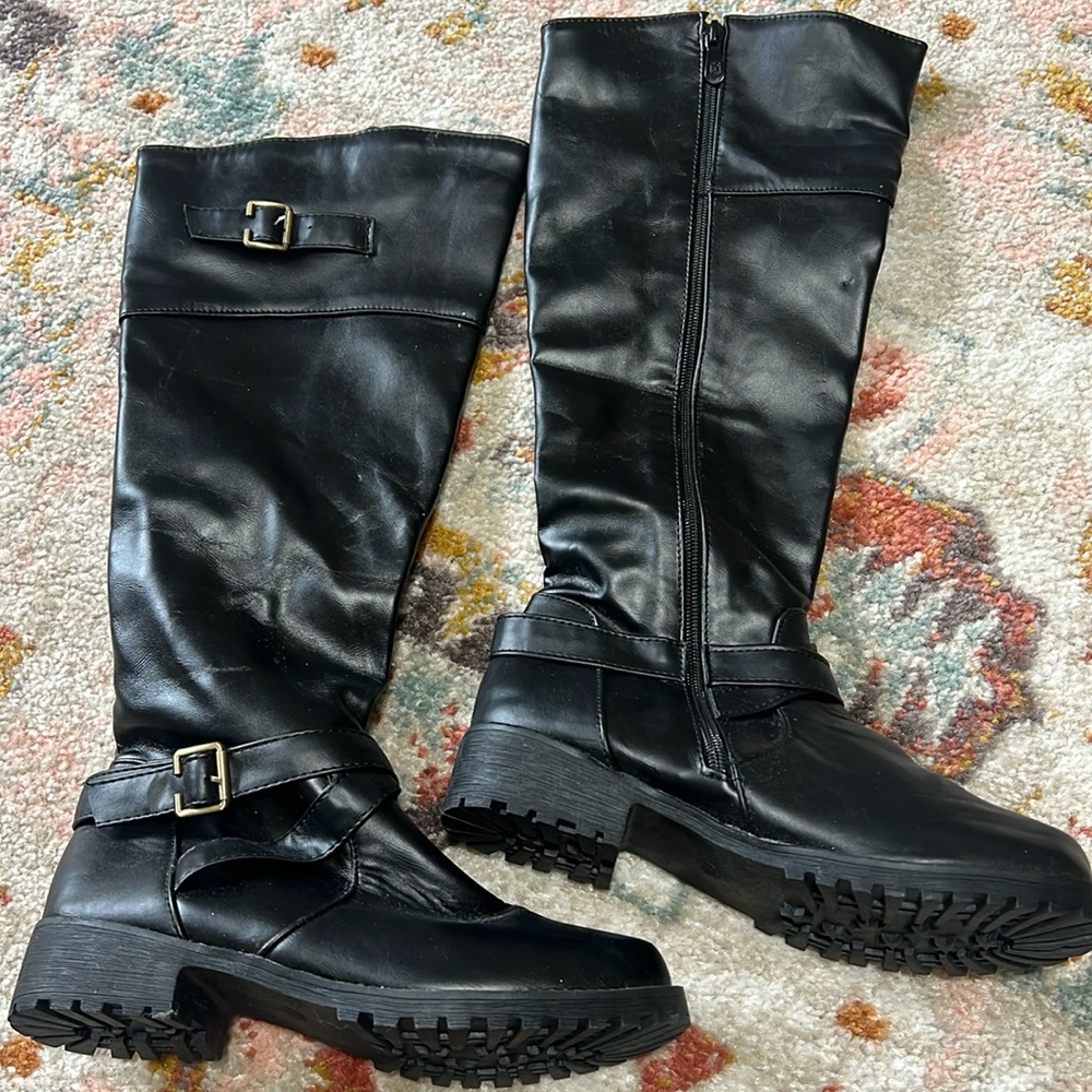 Knee High Black Leather Boots with Zipper and Buckles